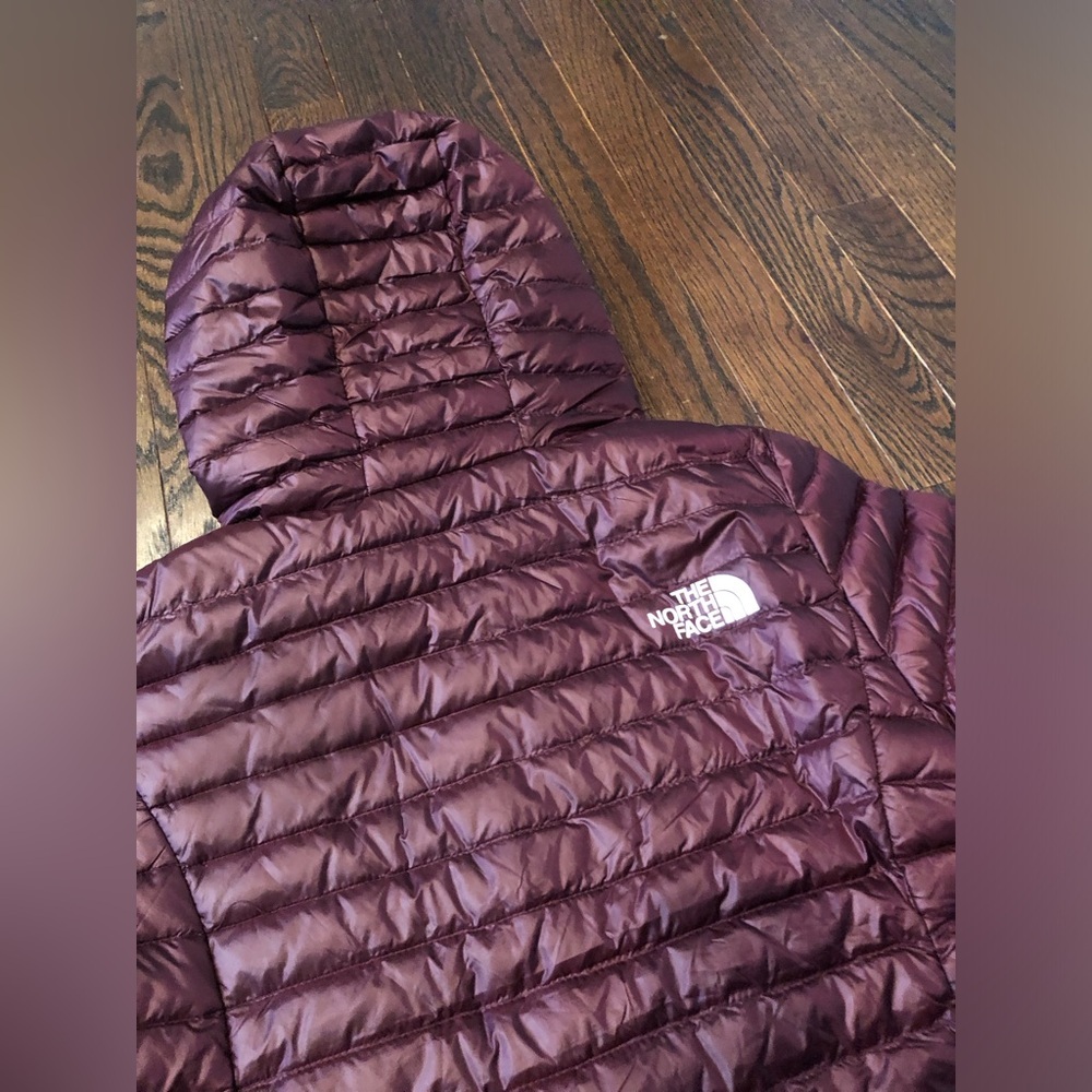 The North Face Girls L (12Y) Dark Merlot Lightweight Down Hooded Puffer Jacket - Picture 11 of 11